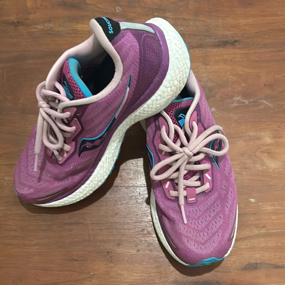 Saucony triumph running shoes